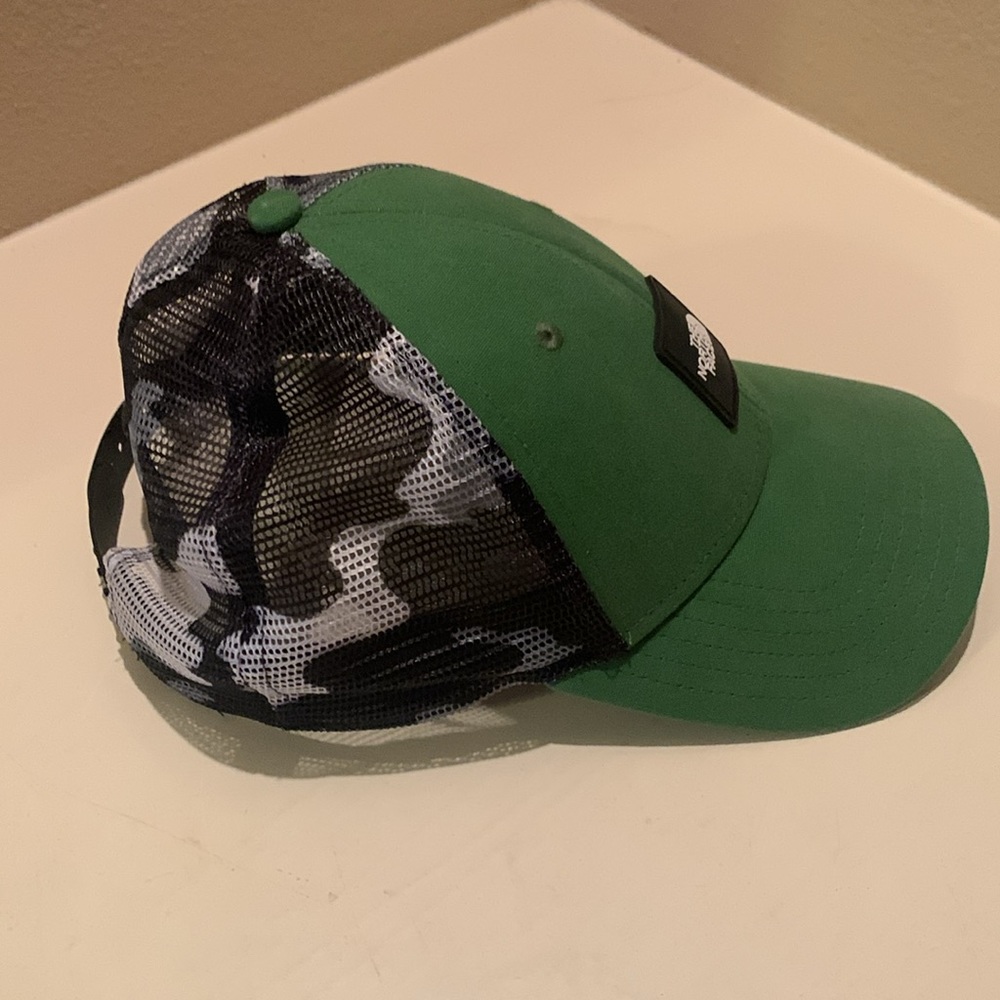 North face camouflage trucker hat - Picture 2 of 4